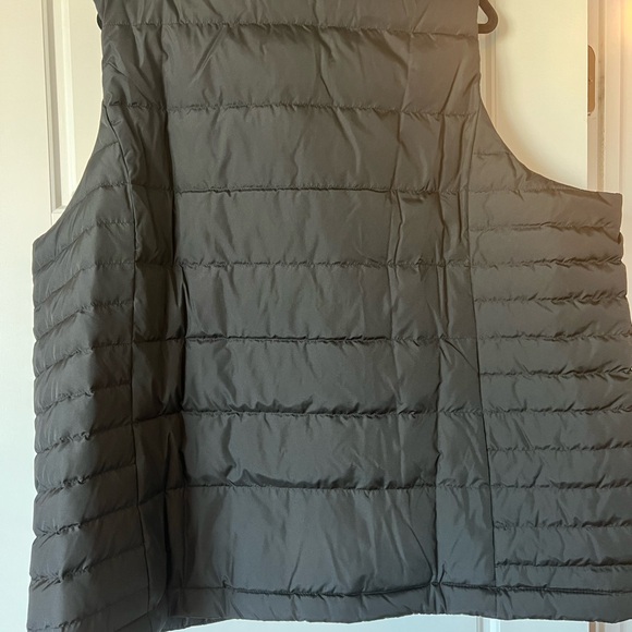 Black Puffer Vest - Picture 4 of 6